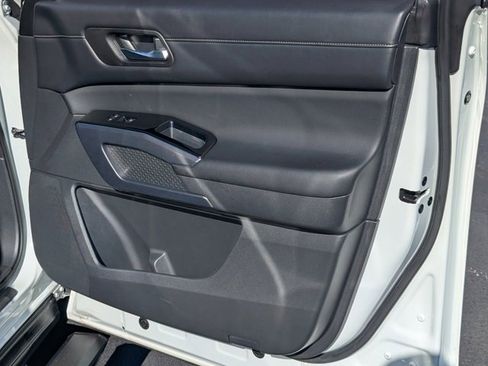 Used 2023 Nissan Pathfinder SL image 13