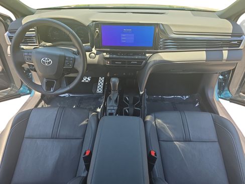 Used 2025 Toyota Camry XSE FWD image 9
