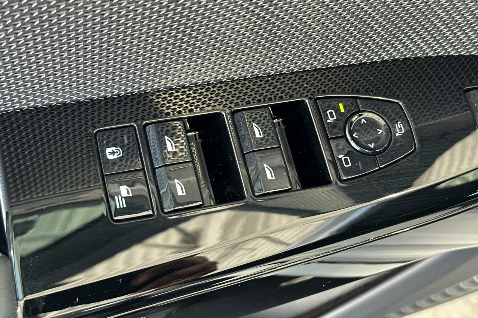 Certified 2024 BMW i7 xDrive60 RWD image 13