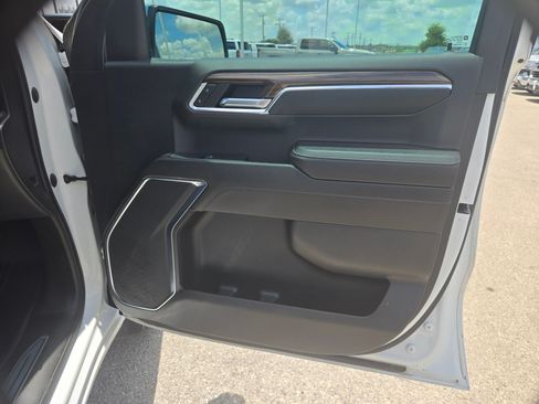 Used 2023 Chevrolet Silverado 1500 LT AWD/4WD image 25