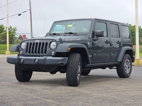 Used 2017 Jeep Wrangler Unlimited Rubicon w/ Connectivity Group AWD/4WD image 17