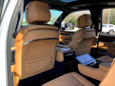 Used 2022 Jeep Grand Wagoneer Series III w/ HD Trailer Tow Package image 22