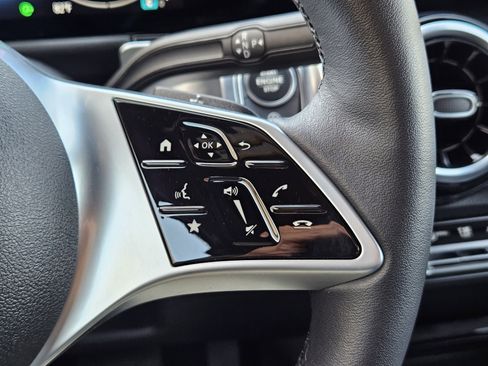 Used 2026 Mercedes-Benz GLB 250 image 28