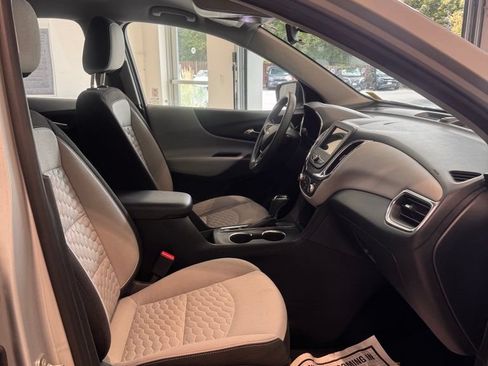Used 2019 Chevrolet Equinox LS FWD image 12