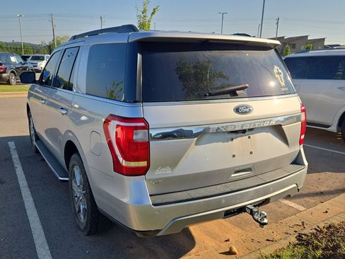 Used 2018 Ford Expedition XLT w/ Equipment Group 202A AWD/4WD image 2