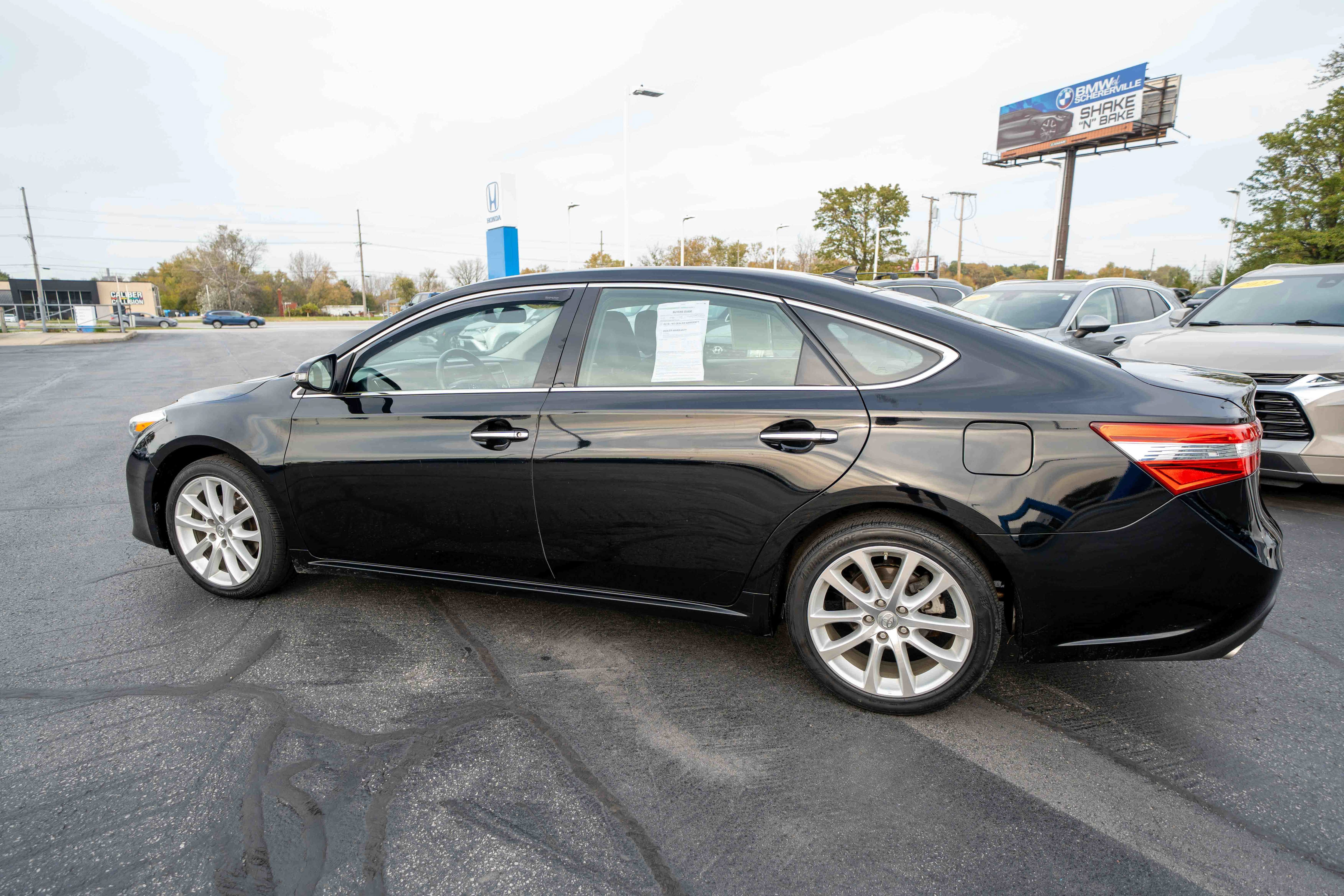 Used 2015 Toyota Avalon Limited FWD image 4
