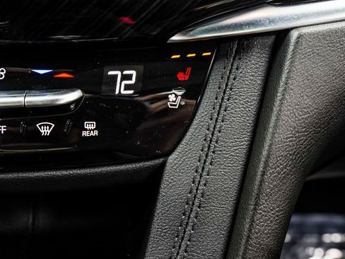 Used 2025 Cadillac XT6 Premium Luxury image 24