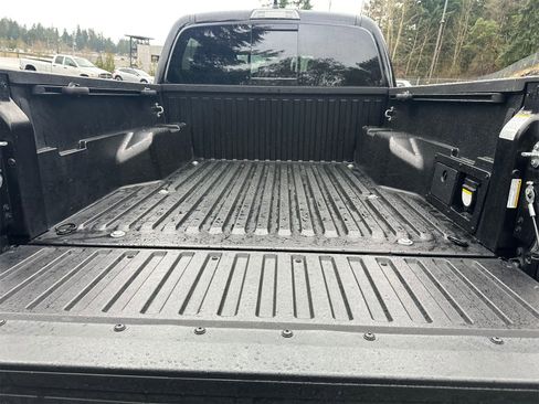 Used 2021 Toyota Tacoma TRD Off-Road w/ TRD Premium Off Road Package image 28