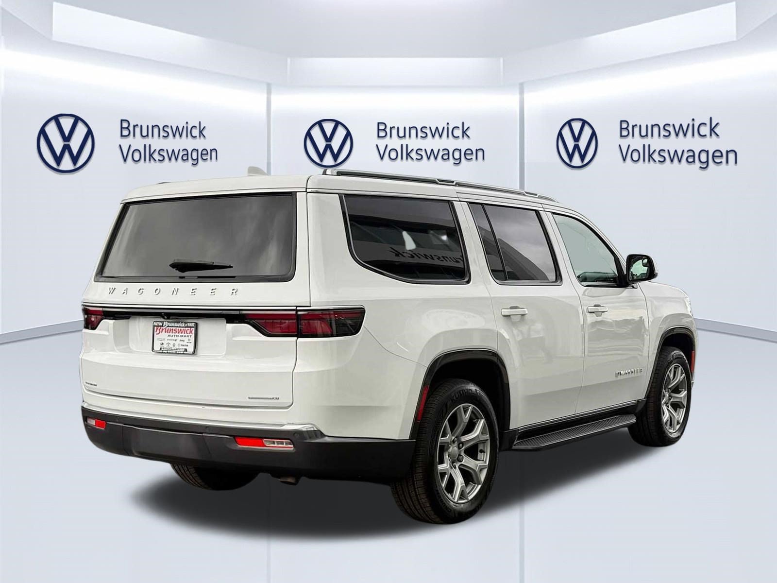 Used 2022 Jeep Wagoneer Series II AWD/4WD image 4