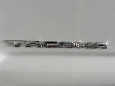 Used 2016 Toyota Tacoma SR5 AWD/4WD image 37