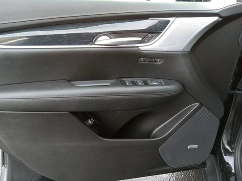 Used 2025 Cadillac XT5 Premium Luxury image 8