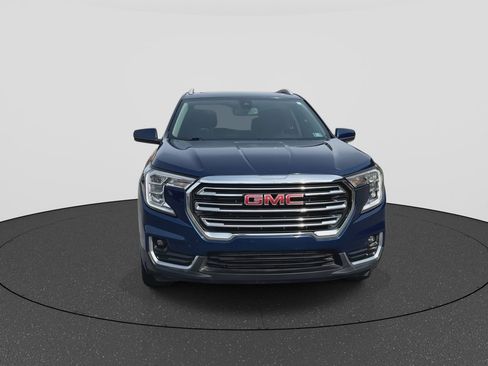 Used 2023 GMC Terrain SLT w/ Infotainment Package II image 3