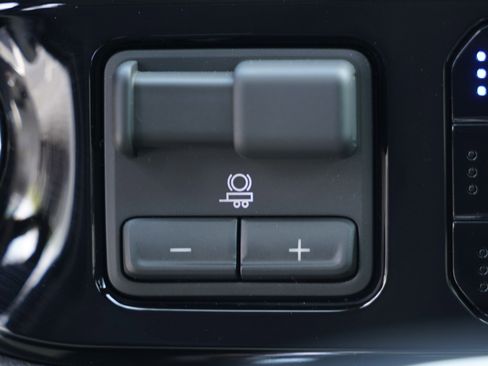 New 2026 Chevrolet Silverado 1500 LTZ w/ LTZ Premium Package AWD/4WD image 32