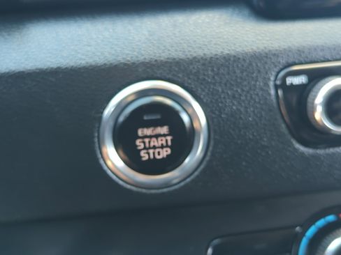 Used 2017 Kia Niro LX image 28