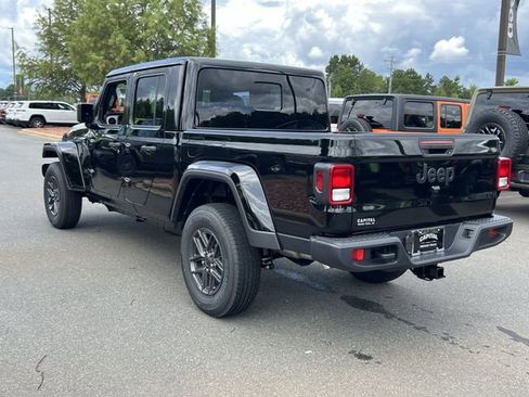 New 2025 Jeep Gladiator Sport image 11