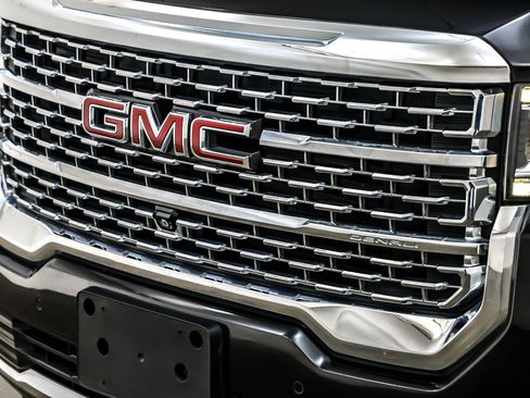 Used 2023 GMC Acadia Denali w/ Black Diamond Edition image 13