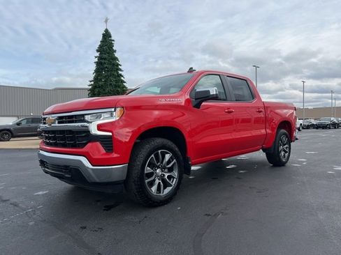 Used 2024 Chevrolet Silverado 1500 LT image 3