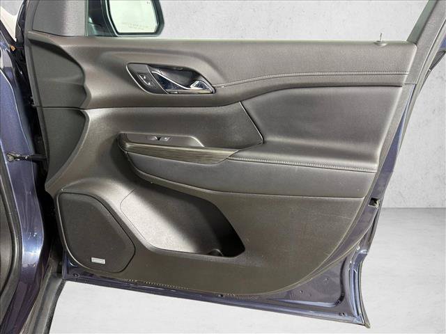 Used 2019 GMC Acadia SLT w/ LPO, Floor Liner Package FWD image 16