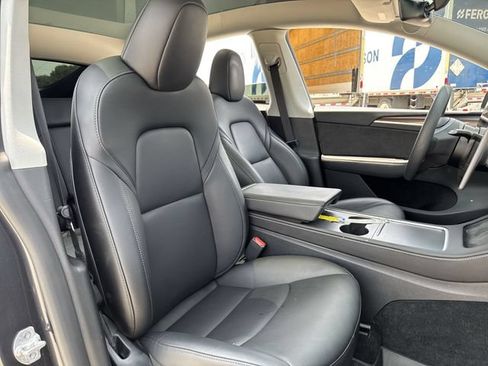 Used 2024 Tesla Model Y Long Range RWD image 25
