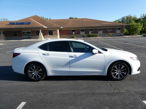 Used 2017 Acura TLX FWD image 4
