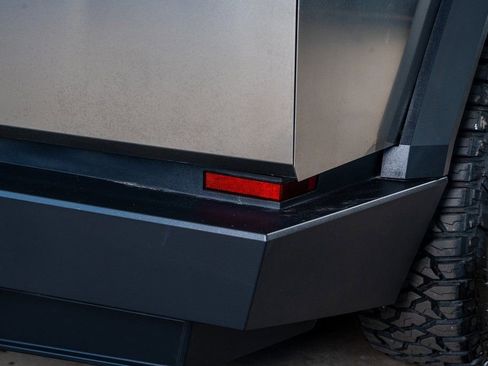 Used 2024 Tesla Cybertruck AWD Crew Cab image 28