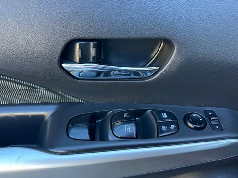 Used 2020 Nissan Kicks SV image 11