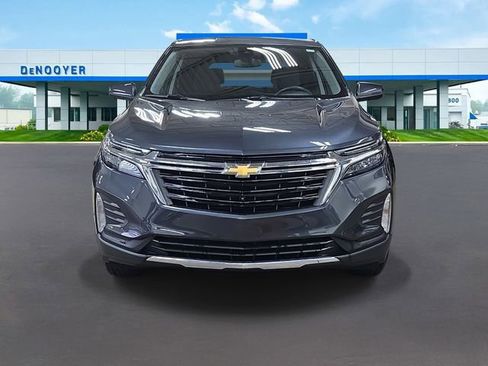 Used 2023 Chevrolet Equinox LT image 2