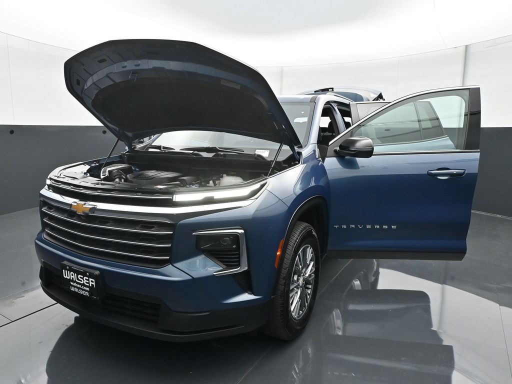 Used 2025 Chevrolet Traverse LT w/ LPO, Floor Liner Package AWD/4WD image 25