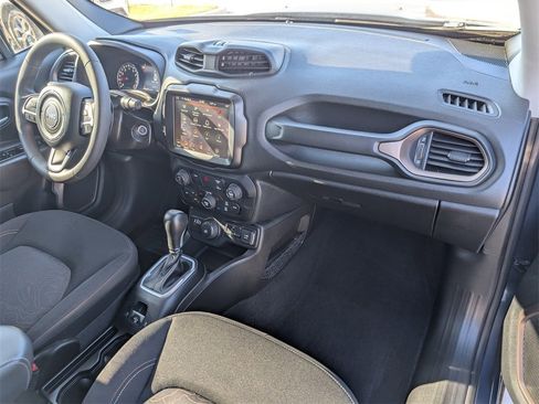 Used 2023 Jeep Renegade Latitude image 29