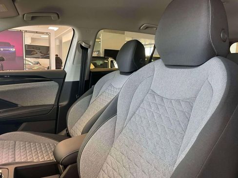 New 2026 Volkswagen Tiguan SE R-Line AWD/4WD image 18
