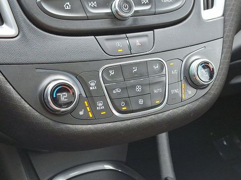 Used 2022 Chevrolet Malibu LT w/ Midnight Edition image 19