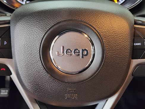 Used 2019 Jeep Grand Cherokee Altitude RWD image 47
