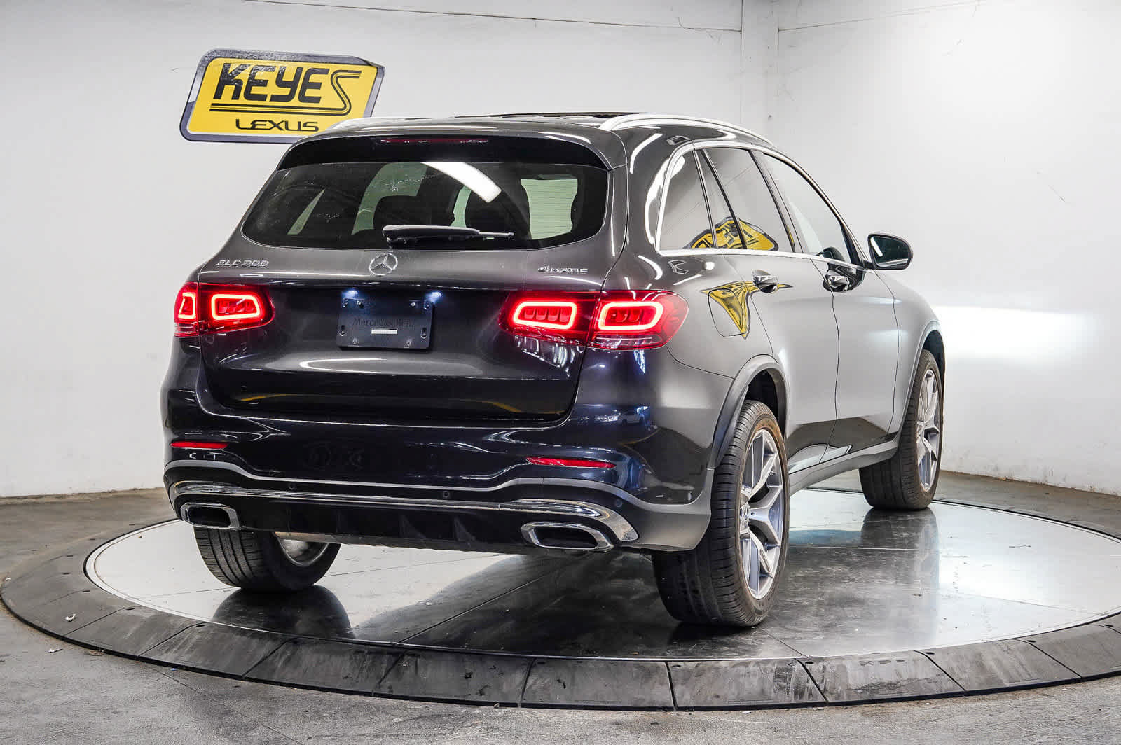 Used 2022 Mercedes-Benz GLC 300 4MATIC image 4