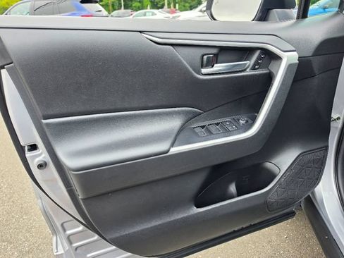 Used 2022 Toyota RAV4 XLE Premium AWD/4WD image 19