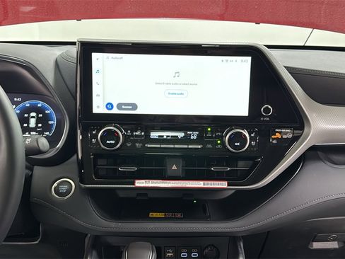 Certified 2025 Toyota Highlander Platinum image 10