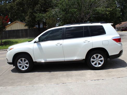 Used 2012 Toyota Highlander SE FWD image 3