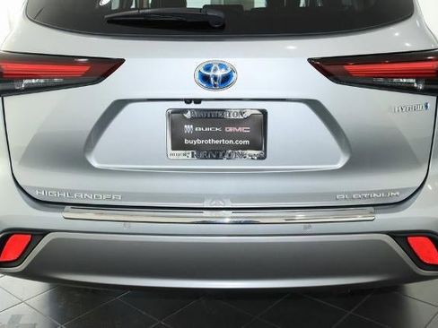 Used 2024 Toyota Highlander Platinum image 13