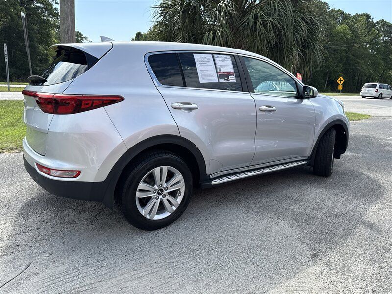 Used 2017 Kia Sportage LX AWD/4WD image 4