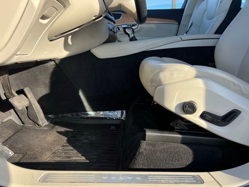 Used 2022 Volvo XC90 T5 Momentum w/ Advanced Package image 35