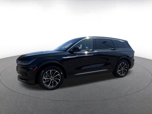 Used 2024 Lincoln Nautilus Premier image 9