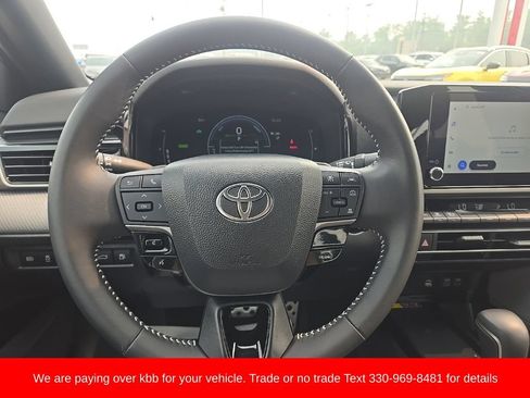 Used 2025 Toyota Camry SE AWD/4WD image 15