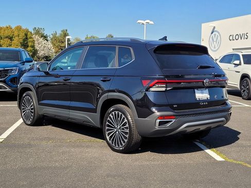 New 2026 Volkswagen Taos SE FWD image 7