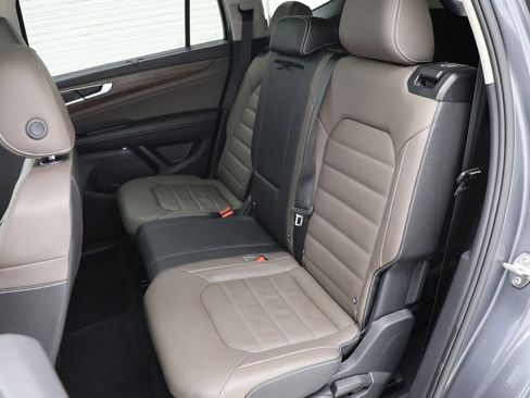 Used 2025 Volkswagen Atlas SEL image 12