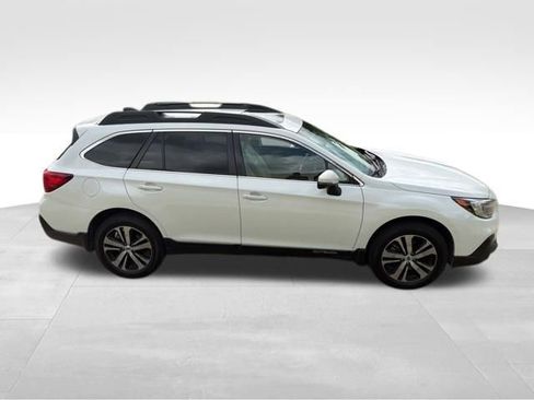 Used 2018 Subaru Outback 3.6R Limited image 2