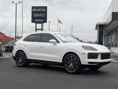 Used 2024 Porsche Cayenne image 2