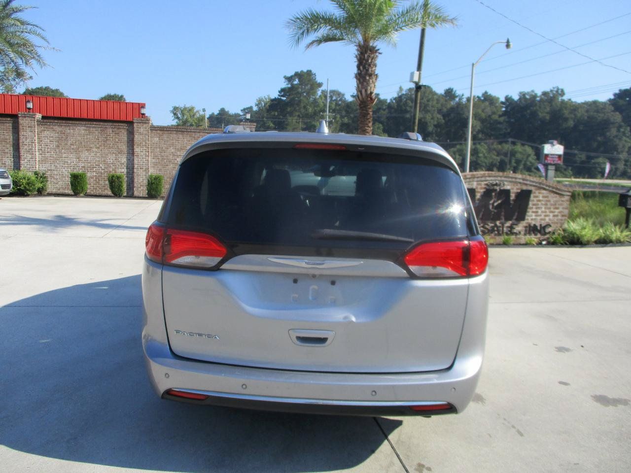 Used 2020 Chrysler Pacifica Touring-L FWD image 24