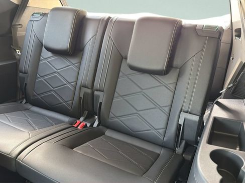 New 2026 Volkswagen Atlas SE FWD image 36