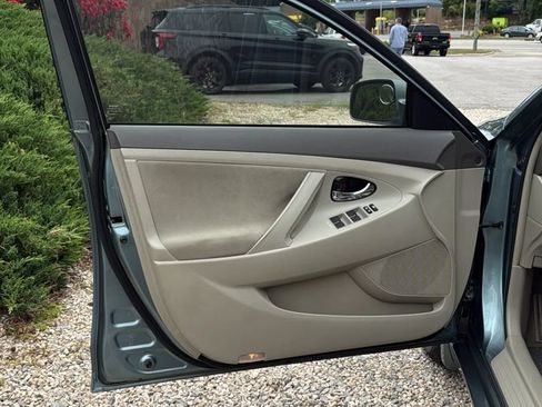Used 2010 Toyota Camry LE FWD image 9