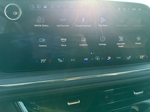 Used 2025 Chevrolet Suburban Z71 image 14