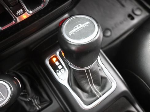 Used 2021 Jeep Gladiator Overland w/ Popular Equipment Package AWD/4WD image 35